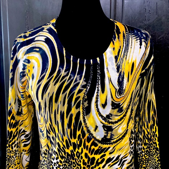 Metrics gold/Blk animal pattern longsleeves beaded sweater. Size small - Picture 4 of 10